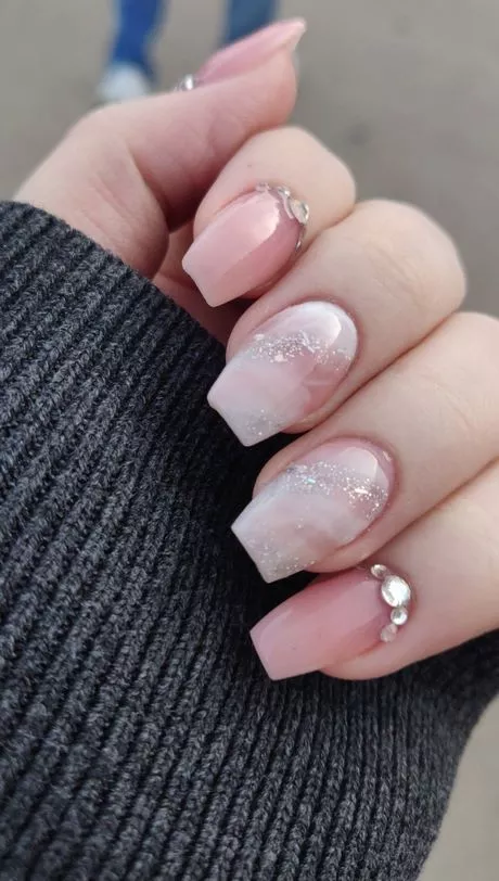 white-and-pink-marble-nails-66_10-4 Unghii de marmură albă și roz