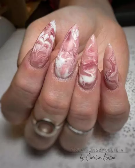 white-and-pink-marble-nails-66_2-9 Unghii de marmură albă și roz