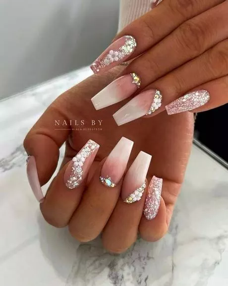 white-and-pink-ombre-nails-with-glitter-48_17-9 Unghii ombre albe și roz cu sclipici