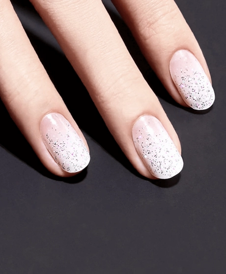 white-and-pink-ombre-nails-with-glitter-48_2-11 Unghii ombre albe și roz cu sclipici