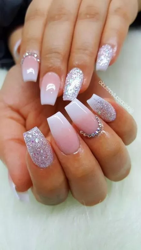 white-and-pink-ombre-nails-with-glitter-48_5-14 Unghii ombre albe și roz cu sclipici