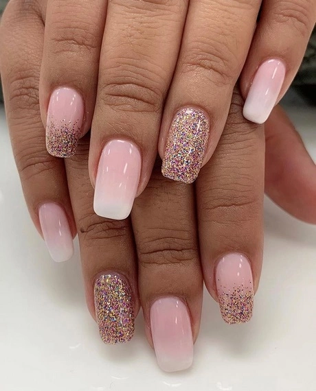 white-and-pink-ombre-nails-with-glitter-48_9-18 Unghii ombre albe și roz cu sclipici
