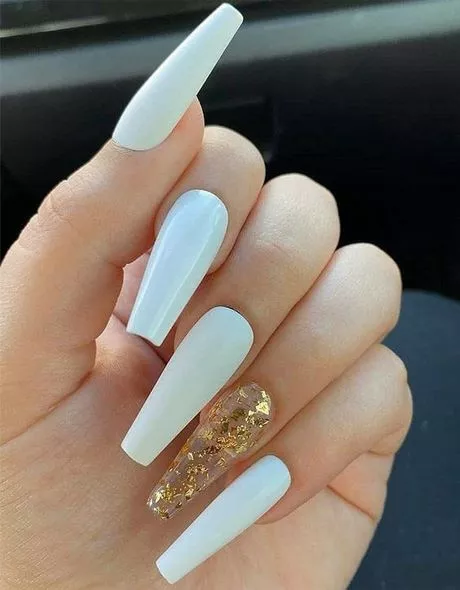 white-long-nails-designs-52_12-5 Modele de unghii lungi albe