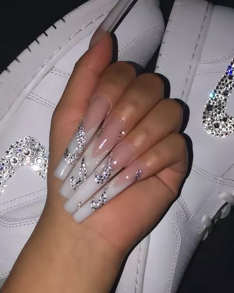 white-long-nails-with-diamonds-73_4-12 Unghii lungi albe cu diamante