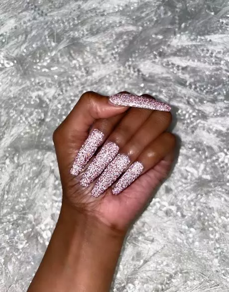 white-long-nails-with-diamonds-73_9-17 Unghii lungi albe cu diamante