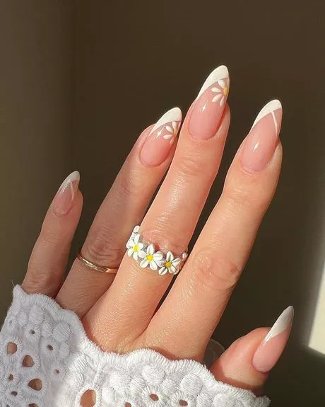 white-nails-pink-design-86_4-14 Unghii albe Design roz