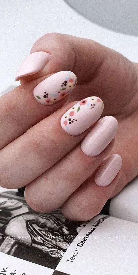 white-nails-with-pink-flowers-20_12-5 Unghii albe cu flori roz
