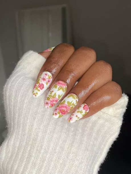 white-nails-with-pink-flowers-20_6-16 Unghii albe cu flori roz