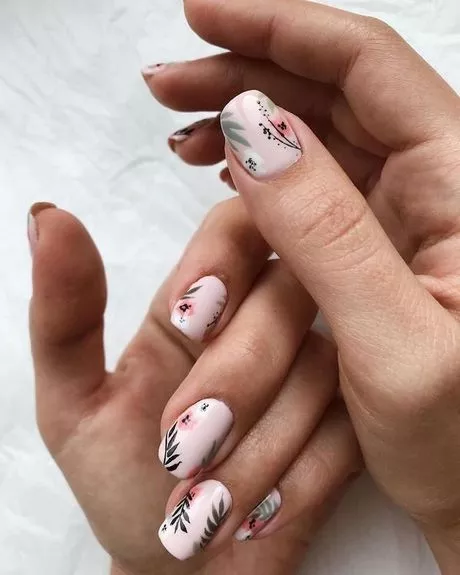white-nails-with-pink-flowers-20_7-17 Unghii albe cu flori roz