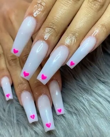 white-nails-with-pink-heart-50_7-14 Unghii albe cu inima roz