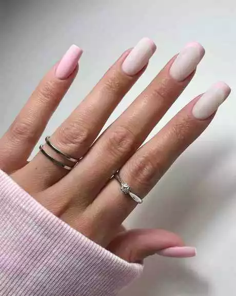 white-nails-with-rose-gold-glitter-65_18-11 Unghii albe cu sclipici din aur roz