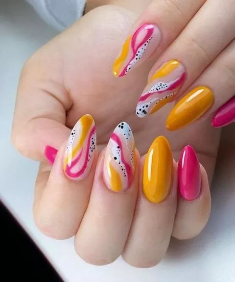 yellow-and-pink-nail-ideas-85_15-8 Idei de unghii galbene și roz