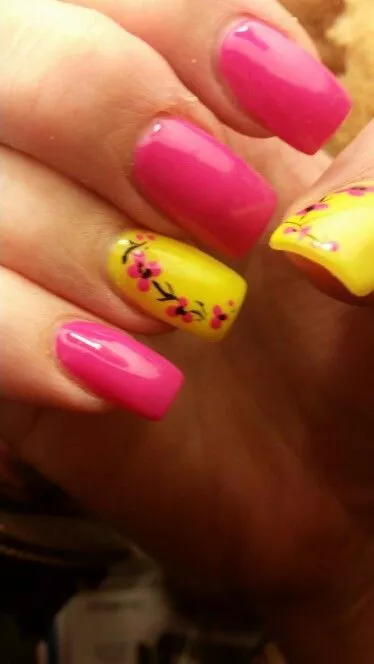 yellow-and-pink-nail-ideas-85_18-11 Idei de unghii galbene și roz