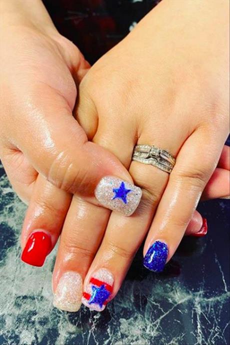 4th-of-july-nail-designs-2022-04_3 4 iulie modele de unghii 2022