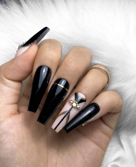 black-nail-designs-2022-51 Modele de unghii negre 2022