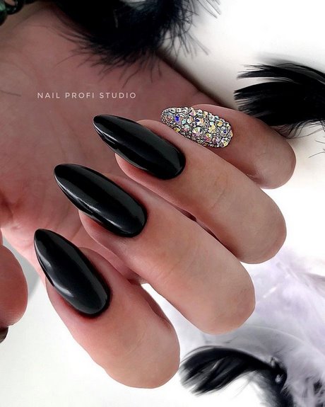 black-nail-designs-2022-51_15 Modele de unghii negre 2022
