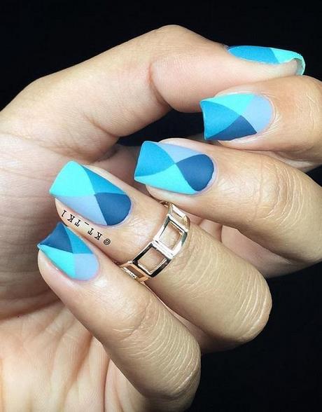 blue-nail-art-designs-2022-56_15 Modele de unghii albastre 2022