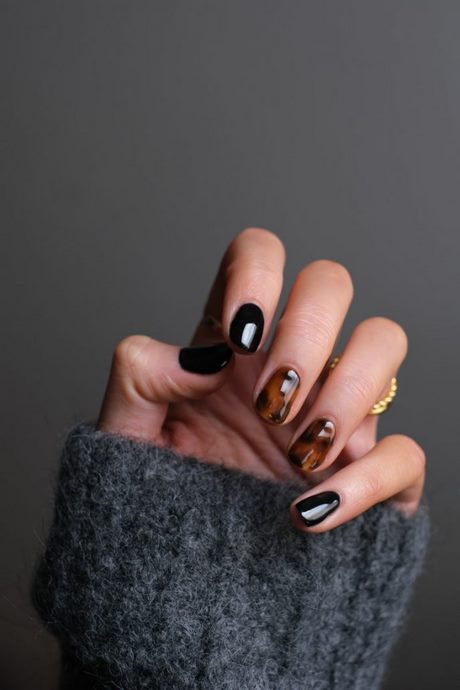 fall-2022-nail-color-trends-72 Tendințele culorii unghiilor din toamna anului 2022