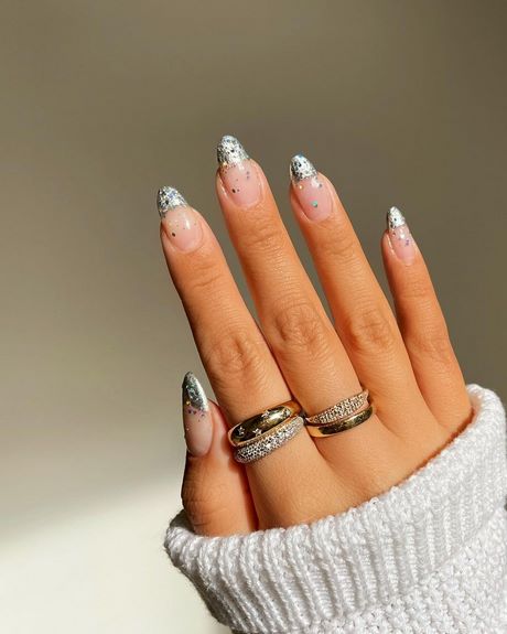 nail-colors-in-style-2022-75 Culori de unghii în stil 2022