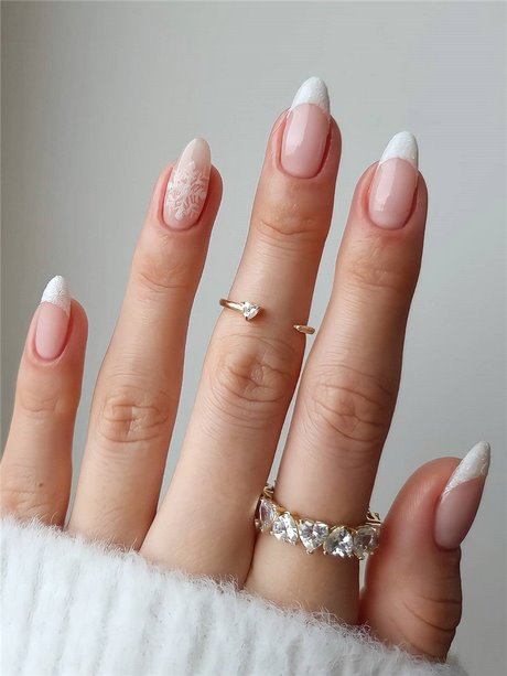 white-tip-nail-designs-2022-98_19 Modele de unghii cu vârf alb 2022