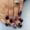 Negru și violet nail art