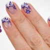 Unghii de flori purpurii