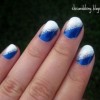 Modele de unghii albastre și albe