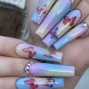 Fluture 3D nail art design