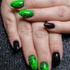 Arta de unghii negru verde