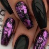 Modele de unghii negru și violet