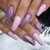 Violet și roz unghii acrilice