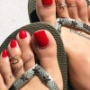 Degetele de la picioare roșii cu design