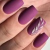 Modele de unghii violet mat