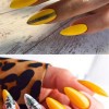 Modele de unghii de culoare galbenă