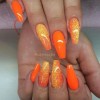 Modele de unghii portocalii strălucitoare